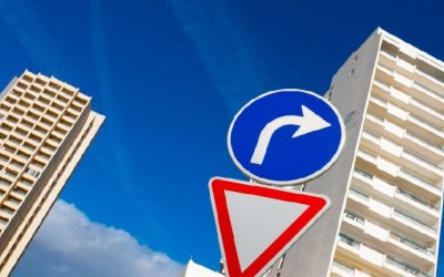 Vorfahrtsregeln missachtet: Ist ein Gutachter bei Unfall ratsam?